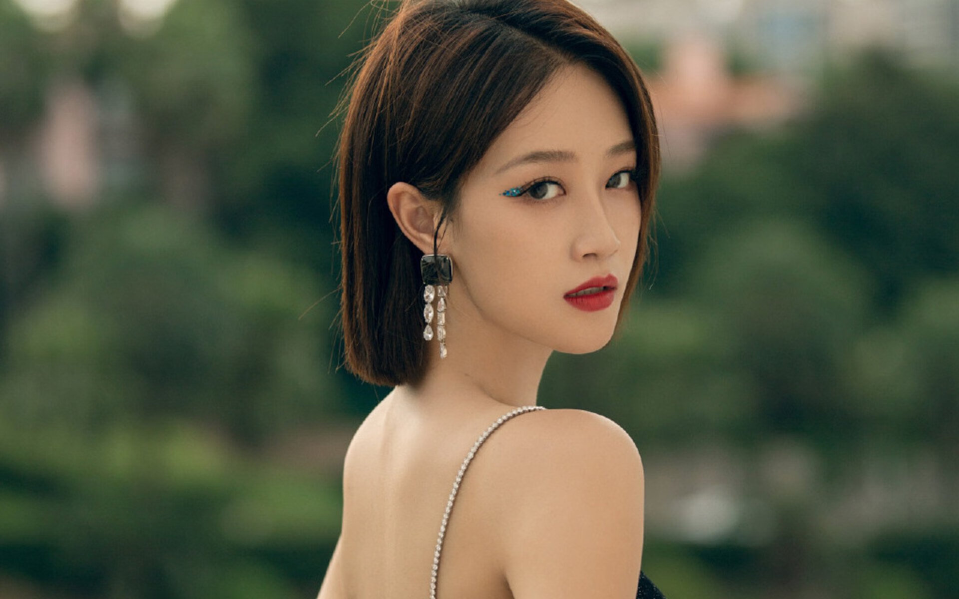 爱游戏娱乐网址-托特纳姆热刺战术调整收获成效，托特纳姆热刺首发